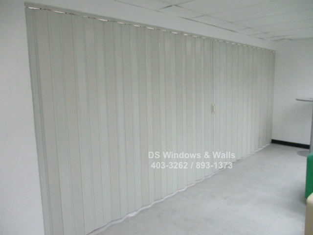 Tips dividing room with PVC folding doors