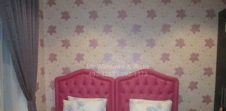 Wallpaper floral design bedroom