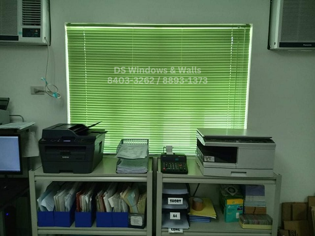 venetian blinds office