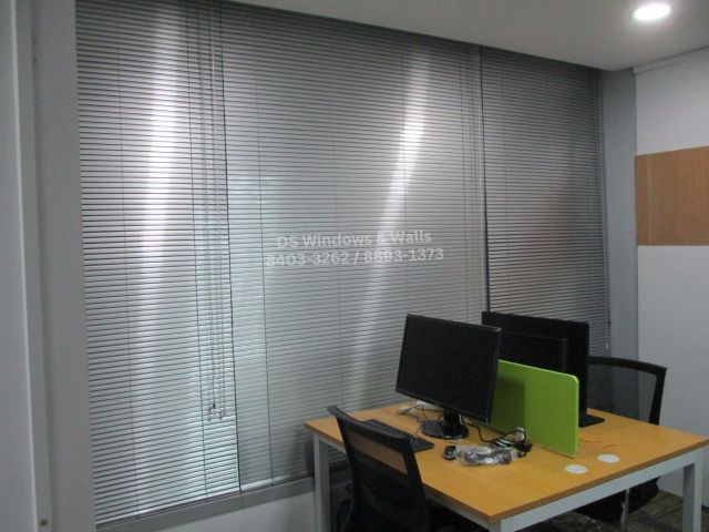 mini blinds office